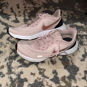 Nike revolution women’s 6.5 running tennis shoes